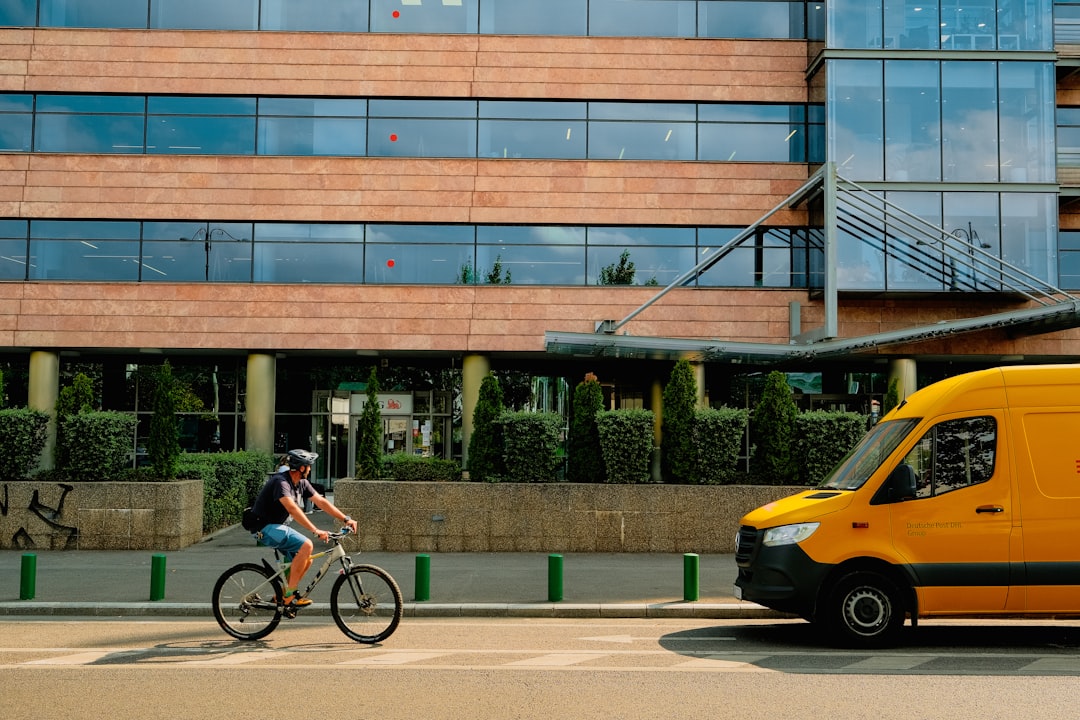 From Gig App to Independent Courier: How the Business Model Changes